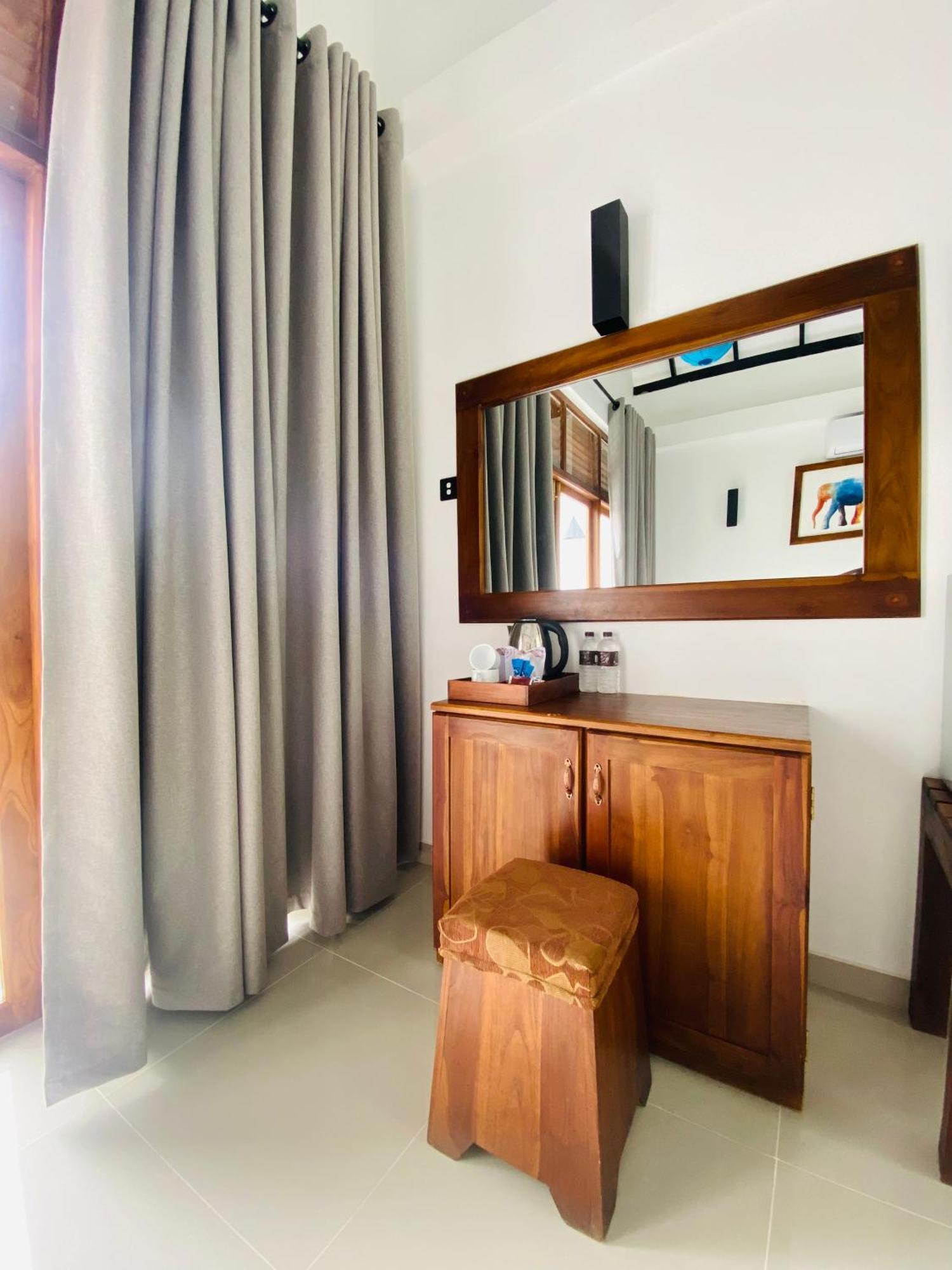Hotel Athgira Udawalawe Luaran gambar